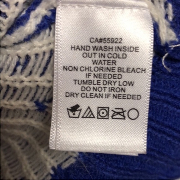 Liz Claiborne Petite Large Snowflake Sweater - Picture 4 of 9